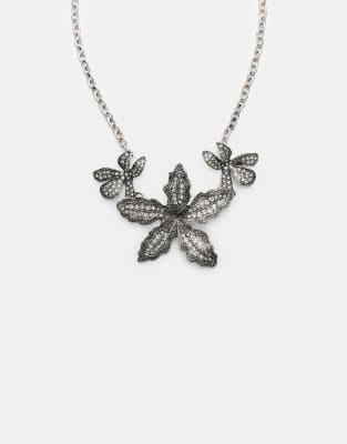 Stradivarius - Halskette in Grau mit strassbesetzten Blumenanhängern