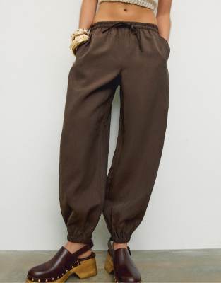 Stradivarius - Haremshose aus Lyocell in Braun-Brown