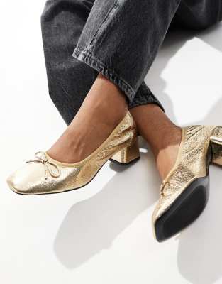  heeled ballet shoe 