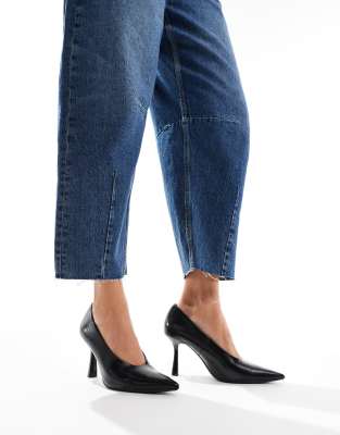 Stradivarius Stradivarius heeled court shoe in black