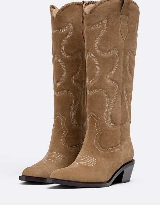 Stradivarius Heeled cowboy leather boots in beige, 2 of 6