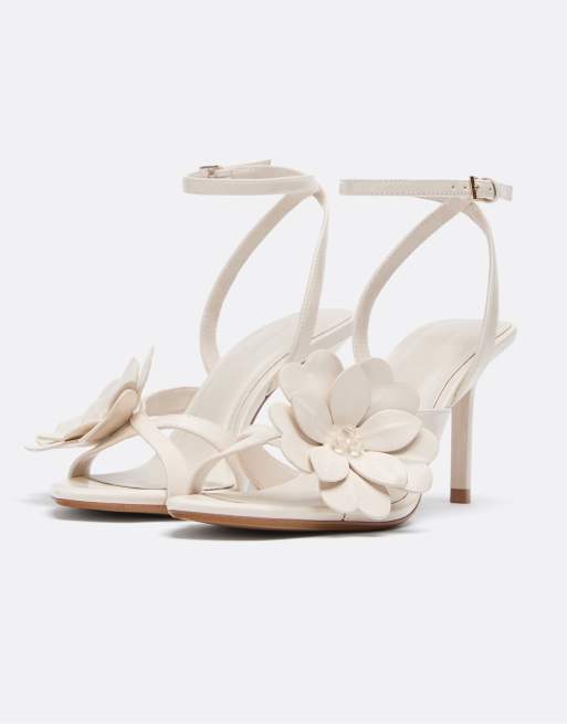 Stradivarius Heeled flower sandals in ecru, 2 of 4