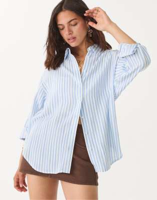 Stradivarius - Hemdbluse aus Leinenmix in Himmelblau