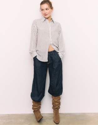 Stradivarius - Hemdbluse in brauner Leinenoptik-Brown