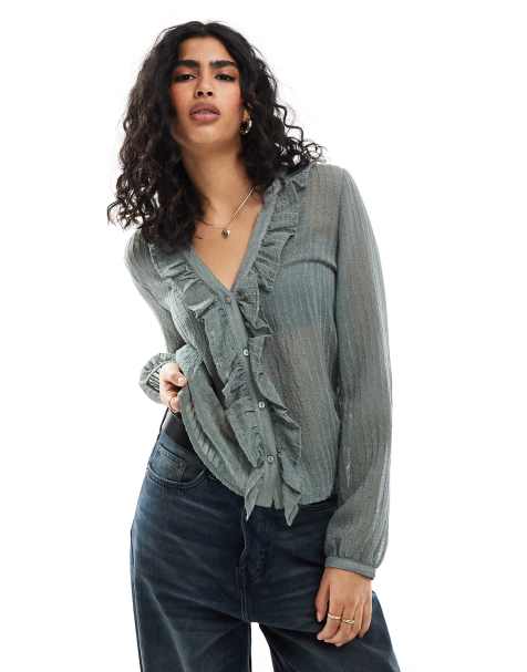 Stradivarius – Hemdbluse in Khaki mit Rüschen - view 1