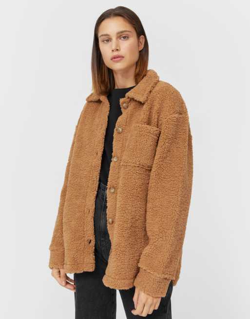 Stradivarius – Hemdjacke aus Teddyfell in Braun