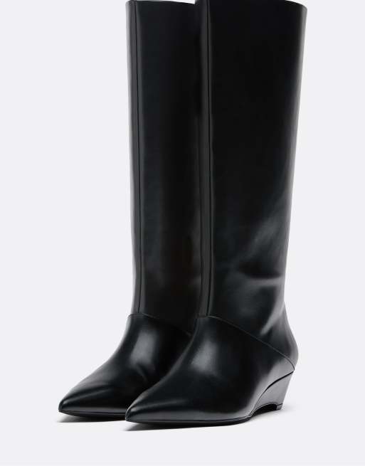 Stradivarius High-leg wedge boots in black, 2 of 4