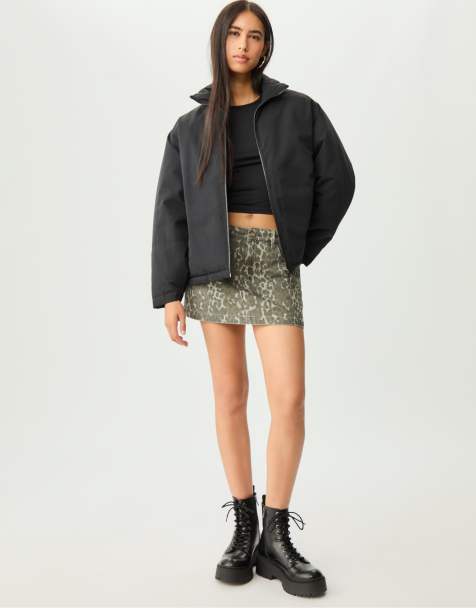 Stradivarius High neck puffer jacket in black - view 1
