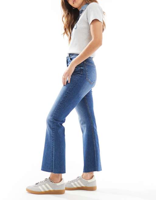 Stradivarius high waist cropped flare jean in mid blue, 2 of 5