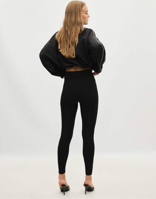 Stradivarius High-waist seamless leggings in black, 2 of 6