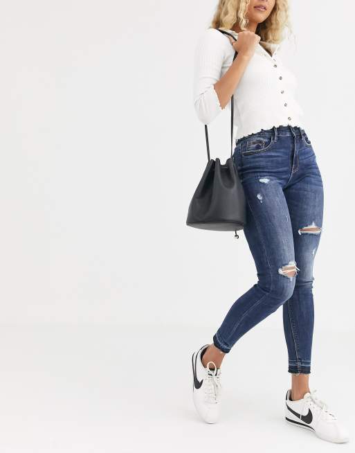 Jeans strappati sale stradivarius