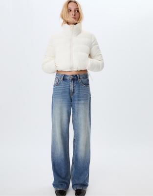 Stradivarius - Hochgeschlossene Pufferjacke in Ecru-Weiß