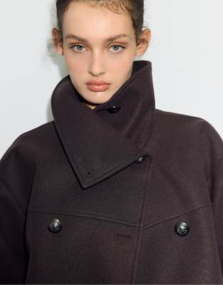 Stradivarius - Hochgeschlossene, weiche Jacke in Braun mit Kreuzkragen-Brown