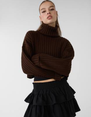 Stradivarius - Hochgeschlossener Pullover in Braun