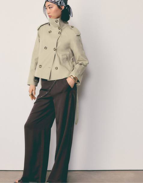 Stradivarius – Hochgeschlossener Trenchcoat in Beige mit Gürtel - view 1