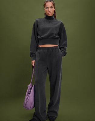 Stradivarius - Hochgeschlossenes Sweatshirt aus Interlock-Stoff in Dunkelgrau