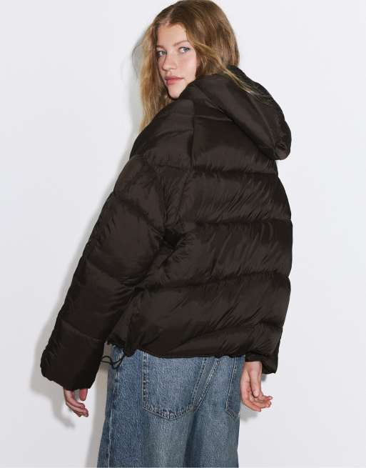Stradivarius Hooded puffer jacket in brown, 3 of 7