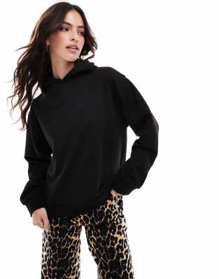 Толстовка Stradivarius с капюшоном черного цвета 4290₽