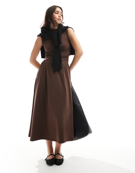 Stradivarius - Hoogsluitende midi jurk met verlaagde taille in bruin - view 1