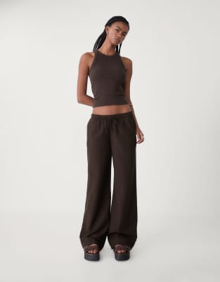 Stradivarius - Hose aus Leinenmix in Braun mit Kordelzug