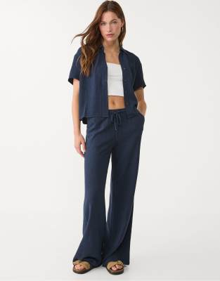 Stradivarius - Hose aus Leinenmix in Dunkelblau-Marineblau