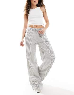 Stradivarius - Hose aus Leinenmix in Grau mit Streifen