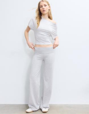 Stradivarius - Hose aus Netzstoff in meliertem Grau mit umgeschlagener Taille