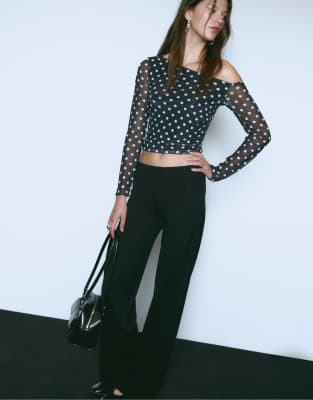 Stradivarius - Hose aus Netzstoff in Schwarz mit Umschlagbund