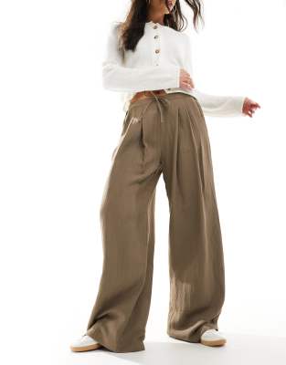 Stradivarius - Hose in Beige mit weitem Bein, Knitterstruktur und Taillenschnürung-Neutral