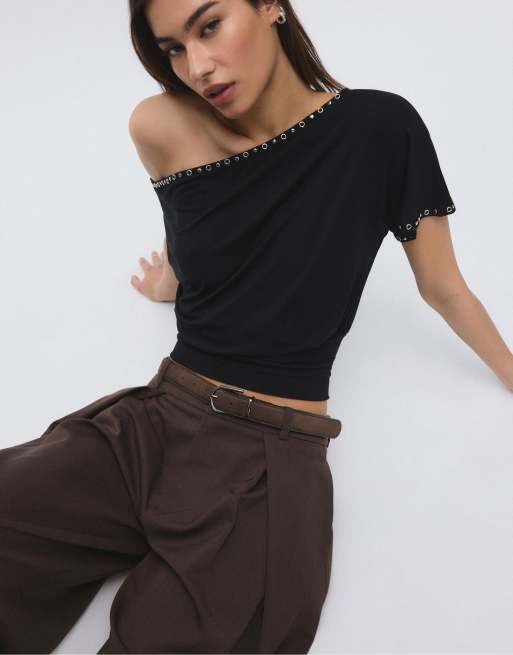 Stradivarius – Hose in Braun mit Maxi-Abnähern und Gürtel, 3 von 3