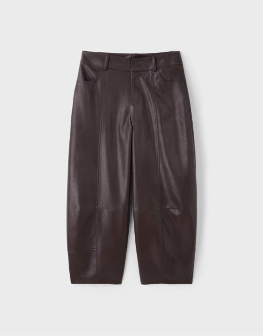 Stradivarius Hose in Lederoptik mit Barrel-Bein in Braun, 6 von 7