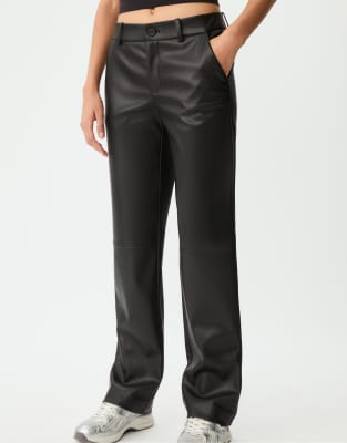 Stradivarius - Hose in Schwarz mit geradem Schnitt, seitlichem Reißverschluss und Lederoptik