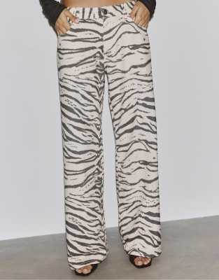 Stradivarius - Hose in Steinbeige mit weitem Bein-Weiß