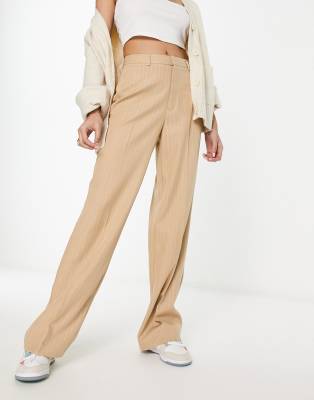 Stradivarius - Hose in Stone mit Nadelstreifen und weitem Bein-Neutral