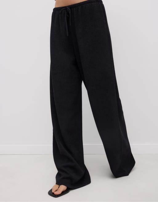 Stradivarius Hose mit geradem Bein und Bügelfalteneffekt in Schwarz, 2 von 4