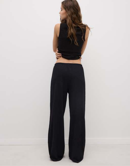 Stradivarius Hose mit geradem Bein und Bügelfalteneffekt in Schwarz, 3 von 4