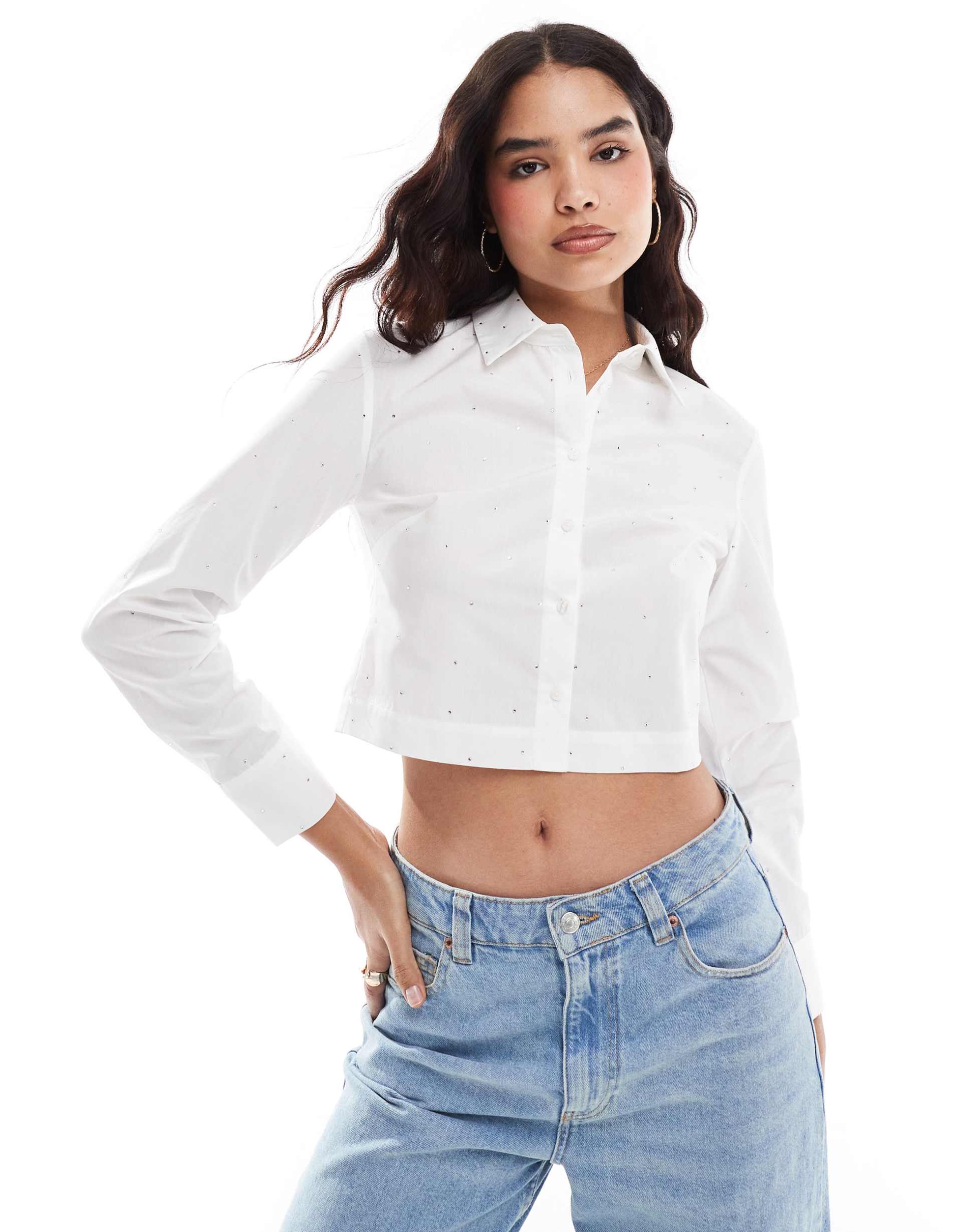 stradivarius hotfix detail cropped shirt in white
