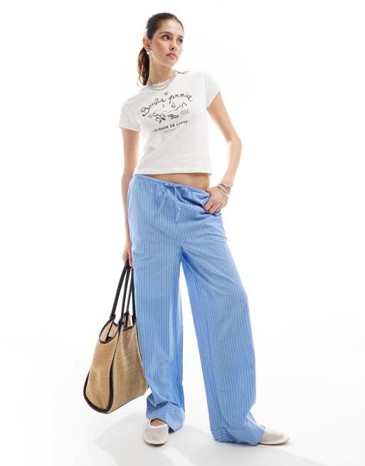 Stradivarius - Hvid baby-t-shirt med 'Bella Praia'-print