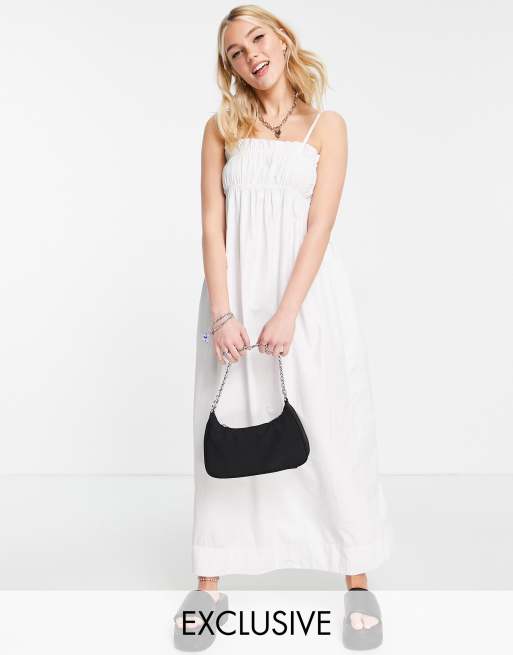 Stradivarius - Hvid poplin-midikjole med rynker og tynde stropper