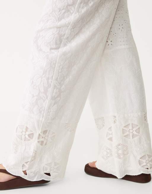 Stradivarius - Hvide bukser med broderet patchwork-design , 3 af 4