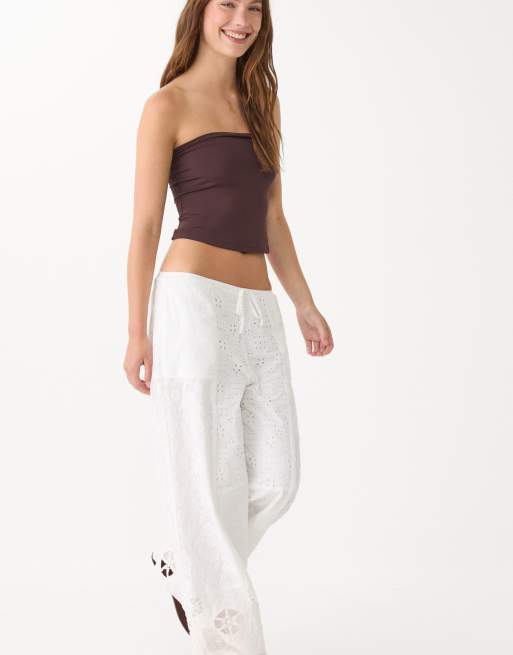 Stradivarius - Hvide bukser med broderet patchwork-design , 4 af 4
