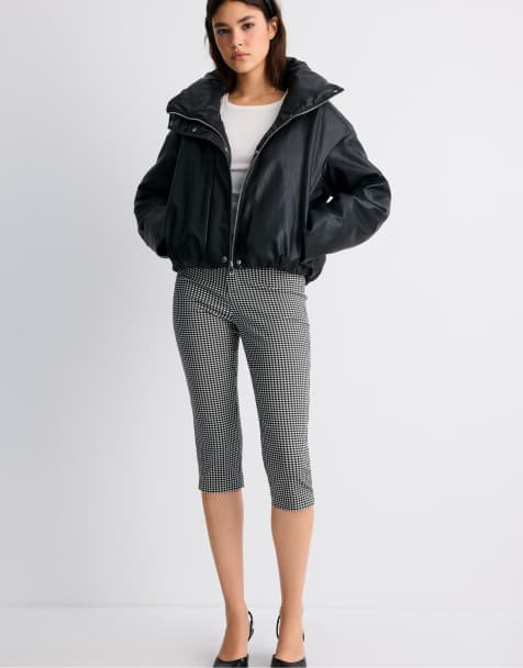 Stradivarius jack met leerlook, hoge hals en vulling in zwart - view 1