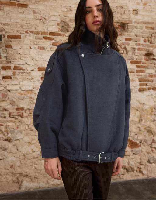 Stradivarius jack met riem en flap in grijs, 2 van 7