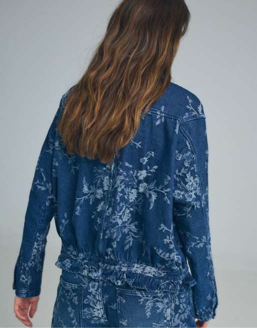 Stradivarius jacka i blommig jacquard i mellanblå denim, 3 av 7