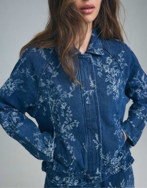 Stradivarius jacka i blommig jacquard i mellanblå denim, 4 av 7