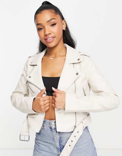 Stradivarius – Jacke aus Kunstleder in Ecru 