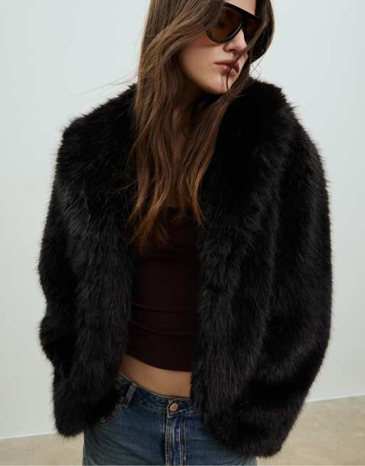 Stradivarius – Jacke aus Kunstpelz in Schwarz, 2 von 4