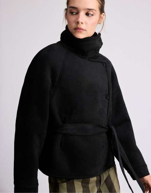 Stradivarius Jacke aus Kunstwildleder mit beidseitiger Optik in Schwarz, 2 von 7