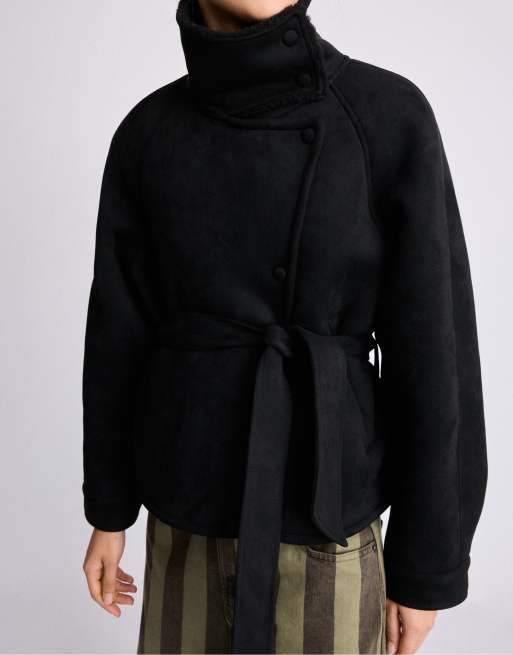 Stradivarius Jacke aus Kunstwildleder mit beidseitiger Optik in Schwarz, 5 von 7