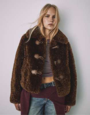 Stradivarius - Jacke aus Lammfellimitat in Braun mit Knebelknöpfen-Brown